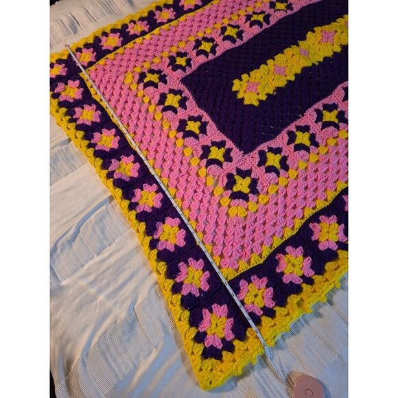 Vintage Handmade Groovy Psychedelic Flower Crochet Throw Blanket - Picture 7 of 10